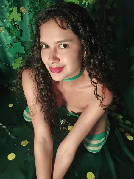 Live sex webcam photo for AlaskaBlueee #6949191