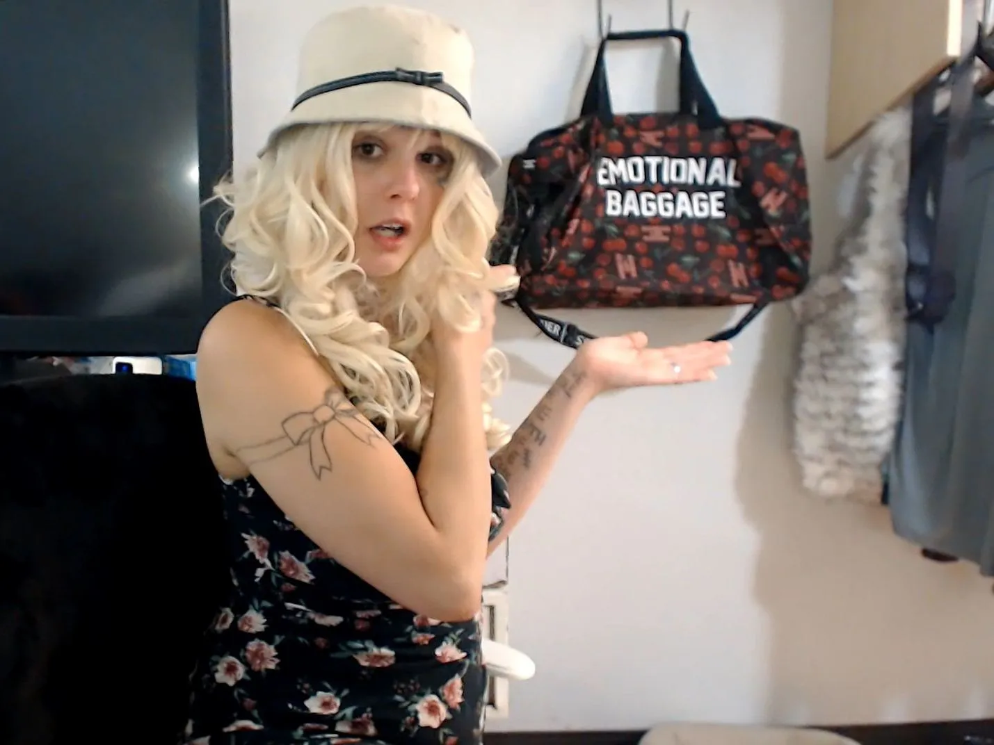 Live sex webcam photo for Katvondees #5914039