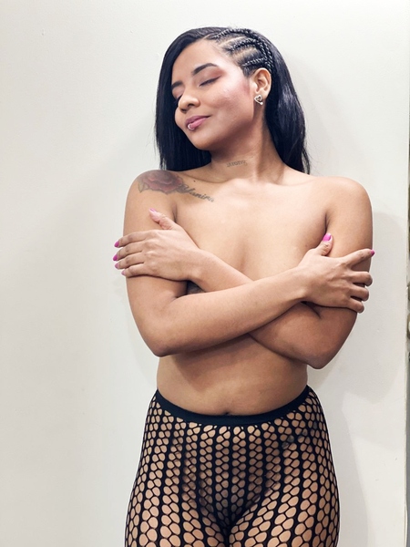 Live sex webcam photo for AntonellaSallow #6300361