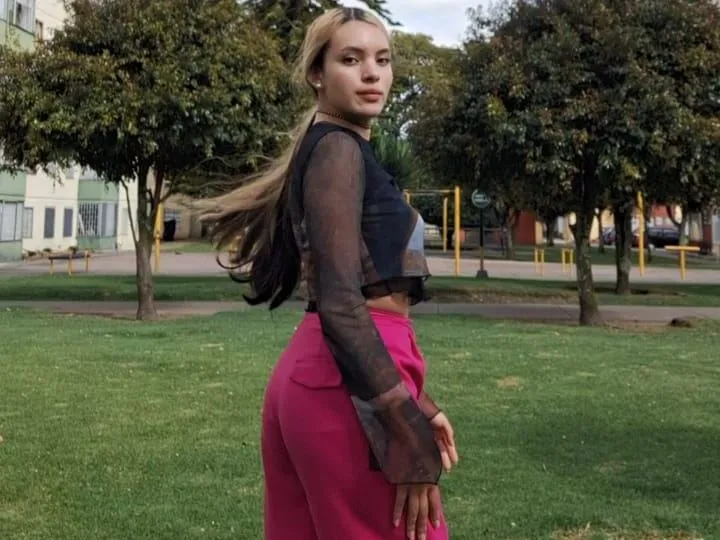 Live sex webcam photo for GigiVerssace #5786510