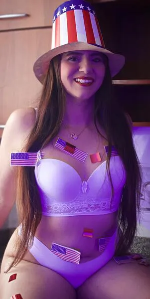 Live sex webcam photo for FoxyRiver #6342372