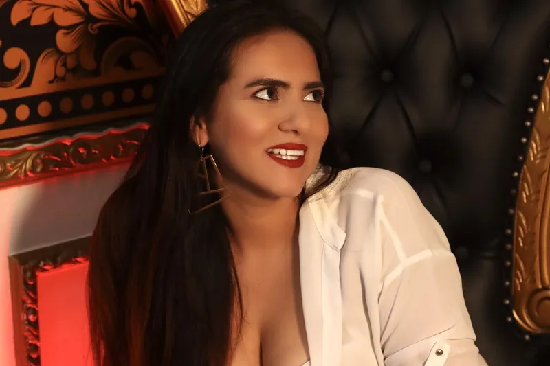 Live sex webcam photo for FoxyRiver #6104642