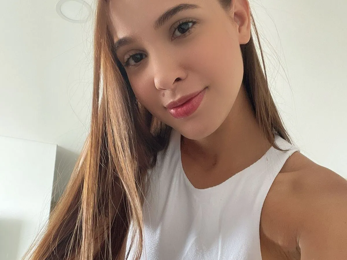 Live sex webcam photo for GabiiMejia #5785712