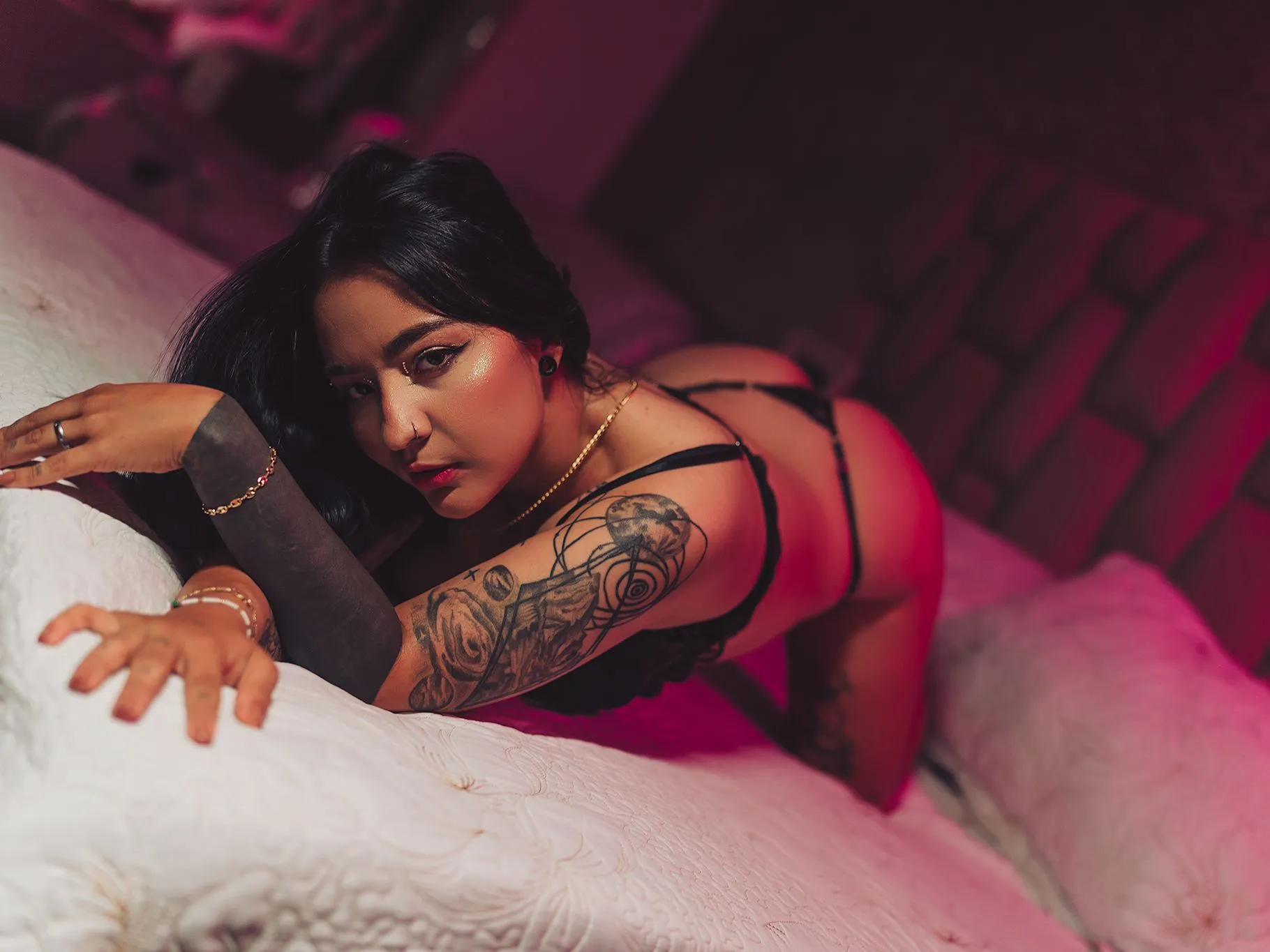 Live sex webcam photo for LeiahBigBoobS #5787277