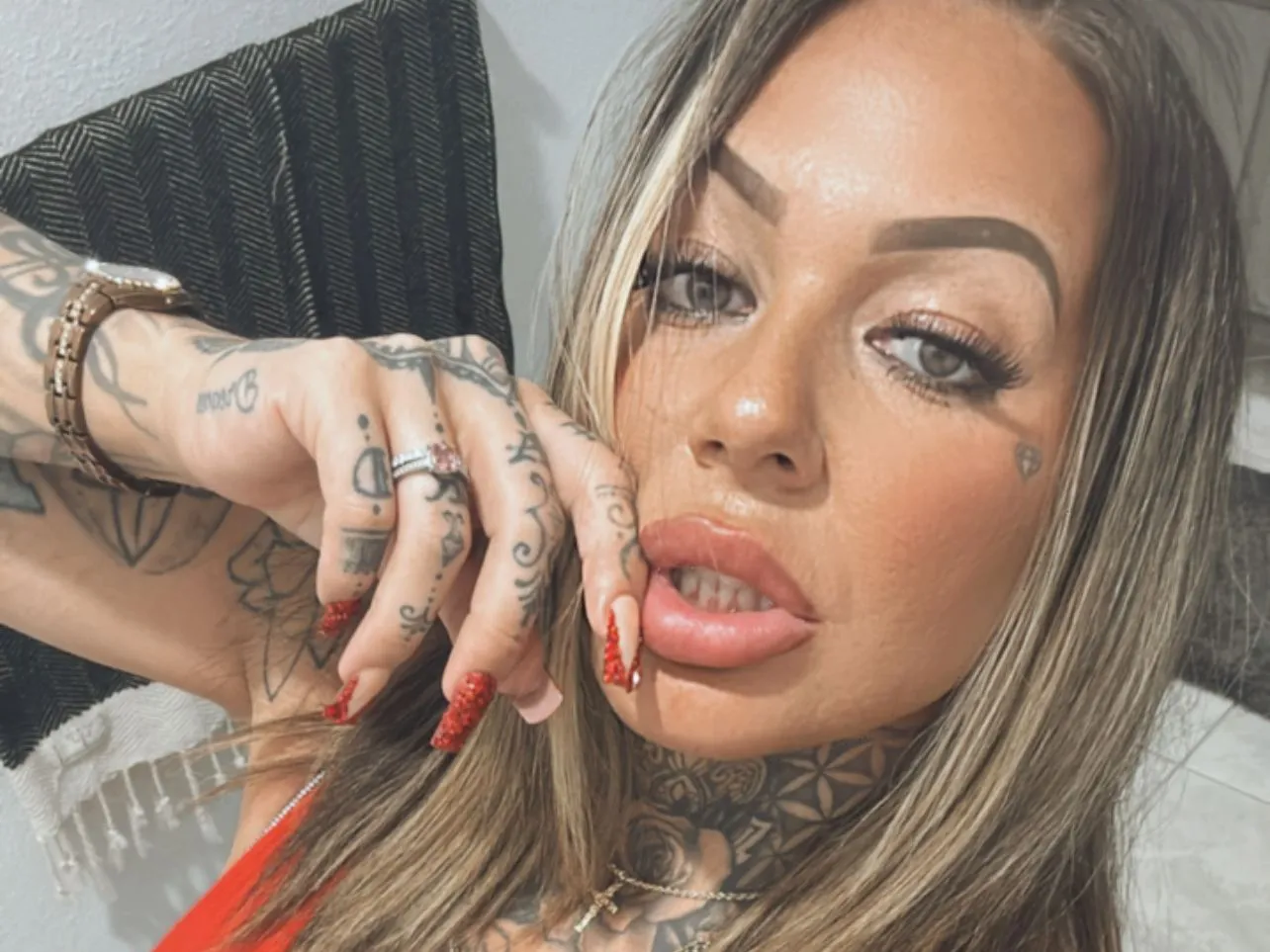 Live sex webcam photo for PorscheSkye #5795894