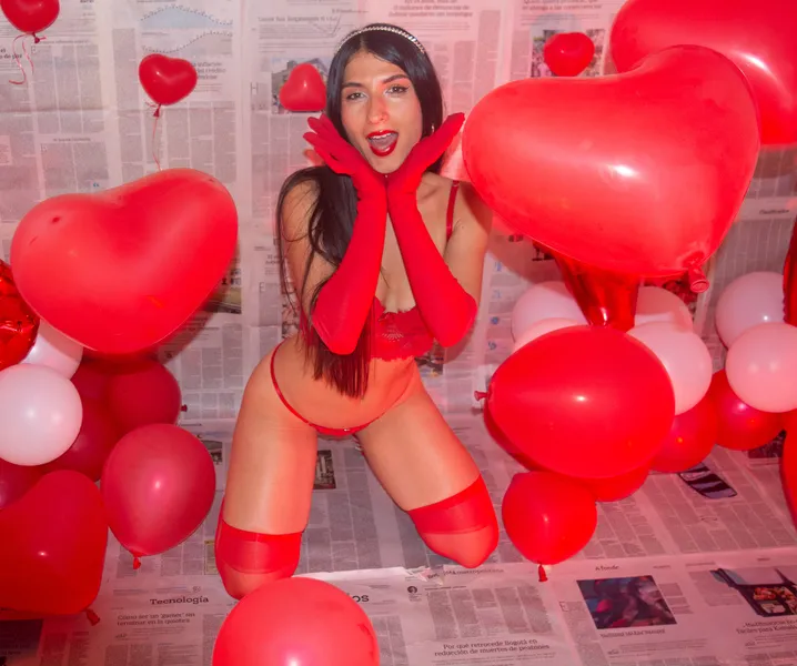 Live sex webcam photo for JennTaylorr #6830783