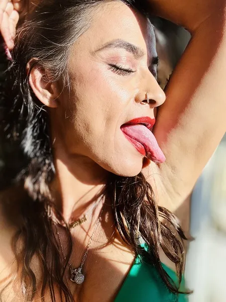 Live sex webcam photo for PersianMilfXXX #6036074