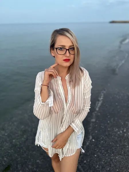 Live sex webcam photo for MayaTrainorX #6566559