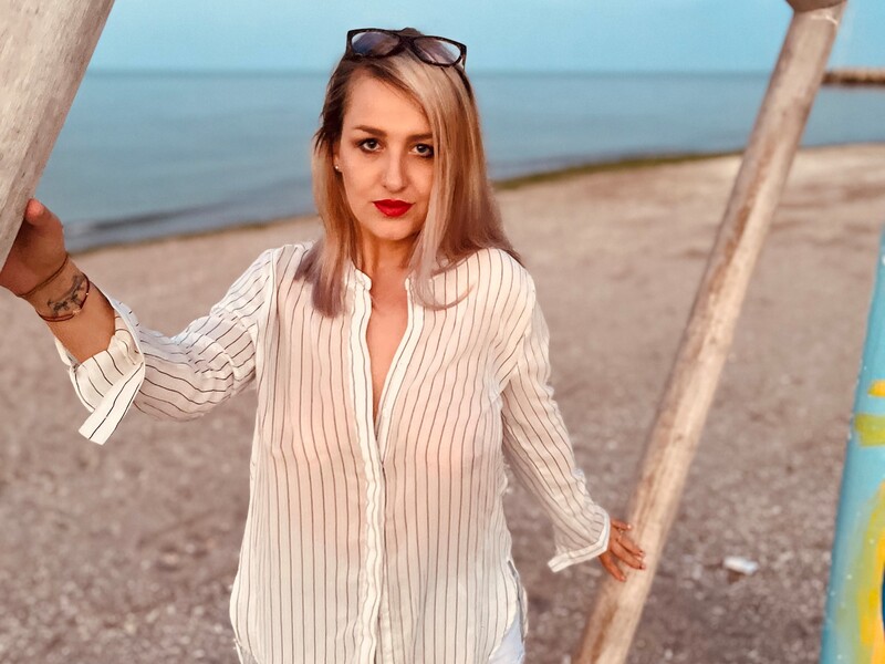 Live sex webcam photo for MayaTrainorX #6566546