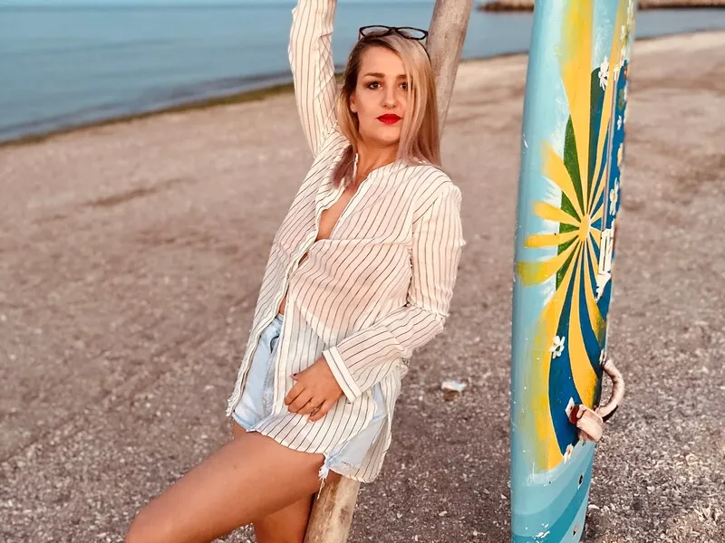 Live sex webcam photo for MayaTrainorX #6566552