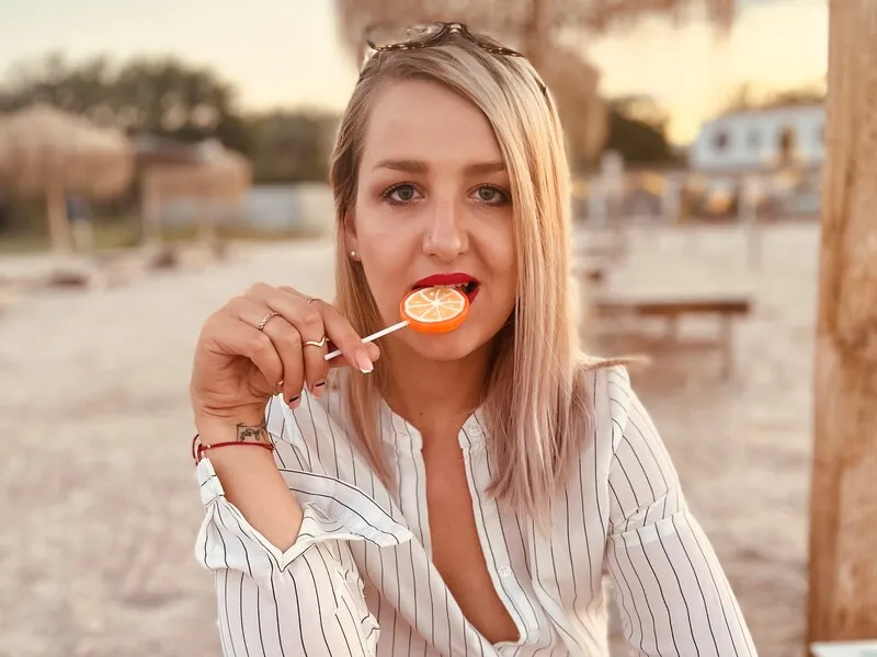 Live sex webcam photo for MayaTrainorX #6566550