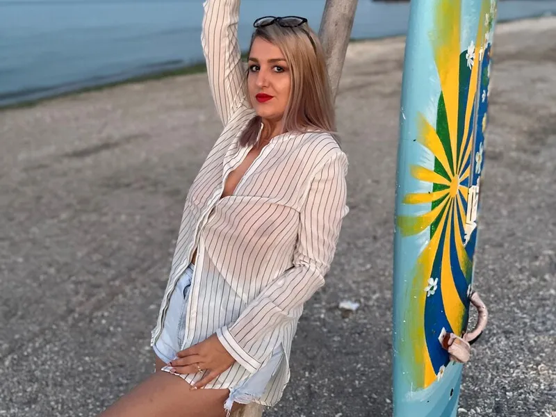 Live sex webcam photo for MayaTrainorX #6566549