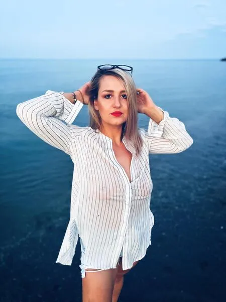 Live sex webcam photo for MayaTrainorX #6566561