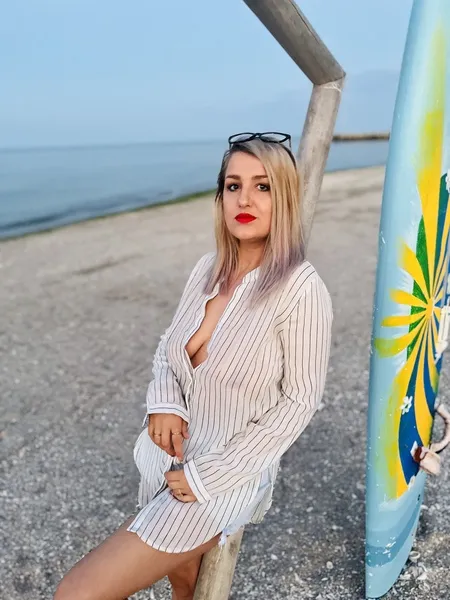 Live sex webcam photo for MayaTrainorX #6566553