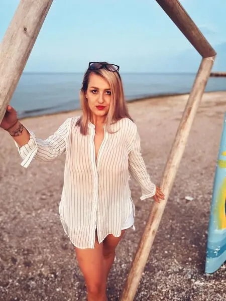 Live sex webcam photo for MayaTrainorX #6566558