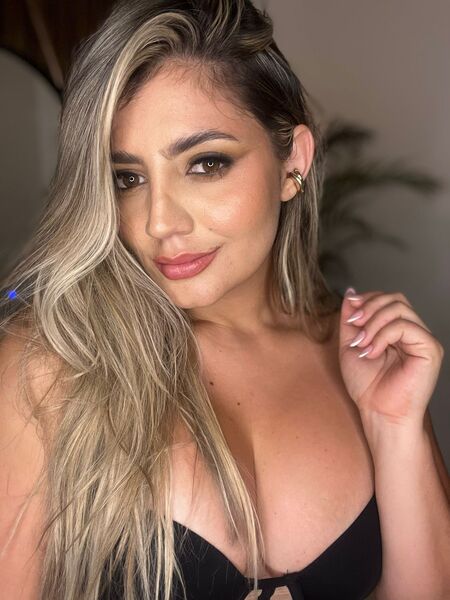 Live sex webcam photo for AntonellaSalas #6034255