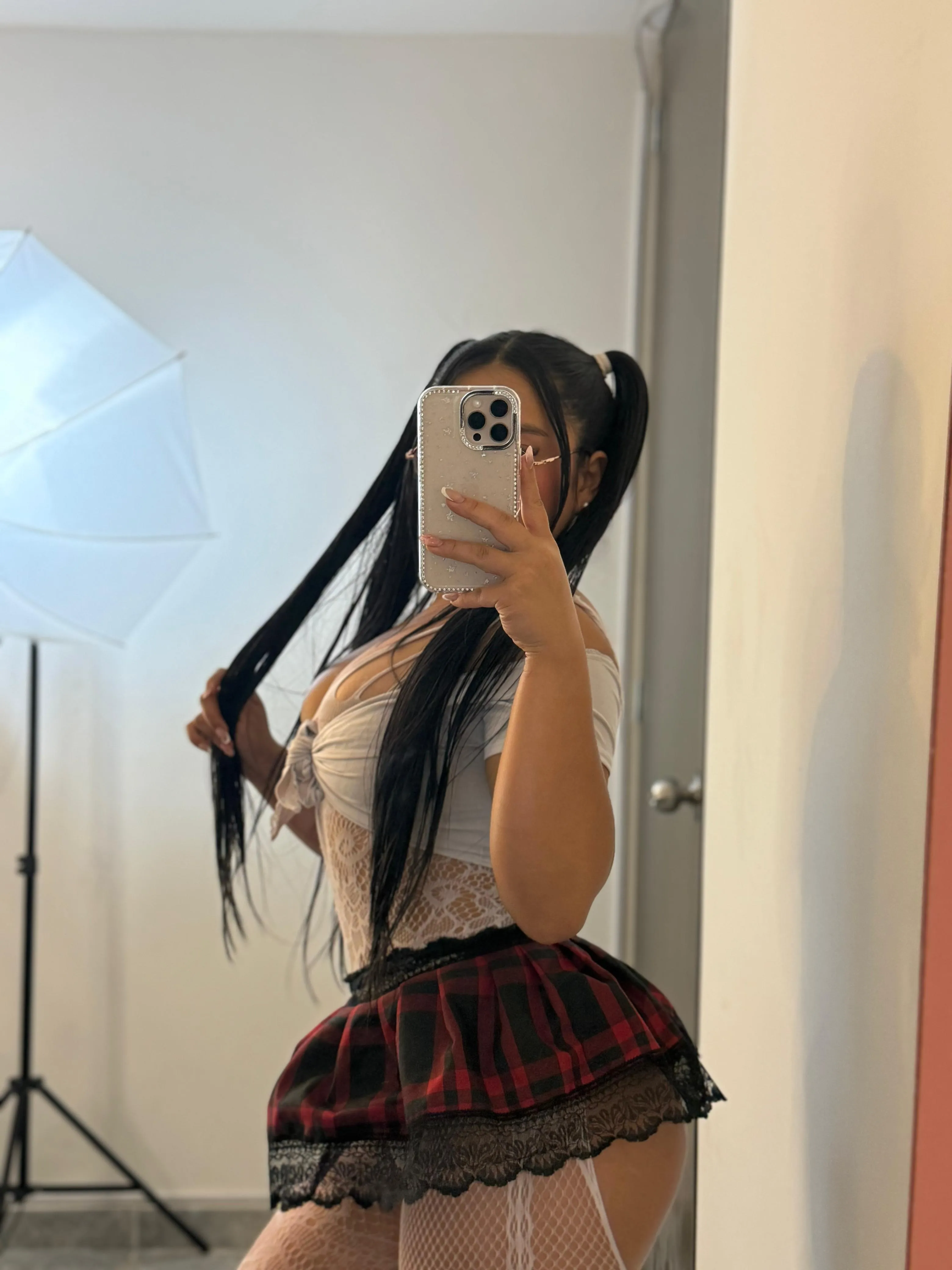 Live sex webcam photo for miaroux18 #7769677