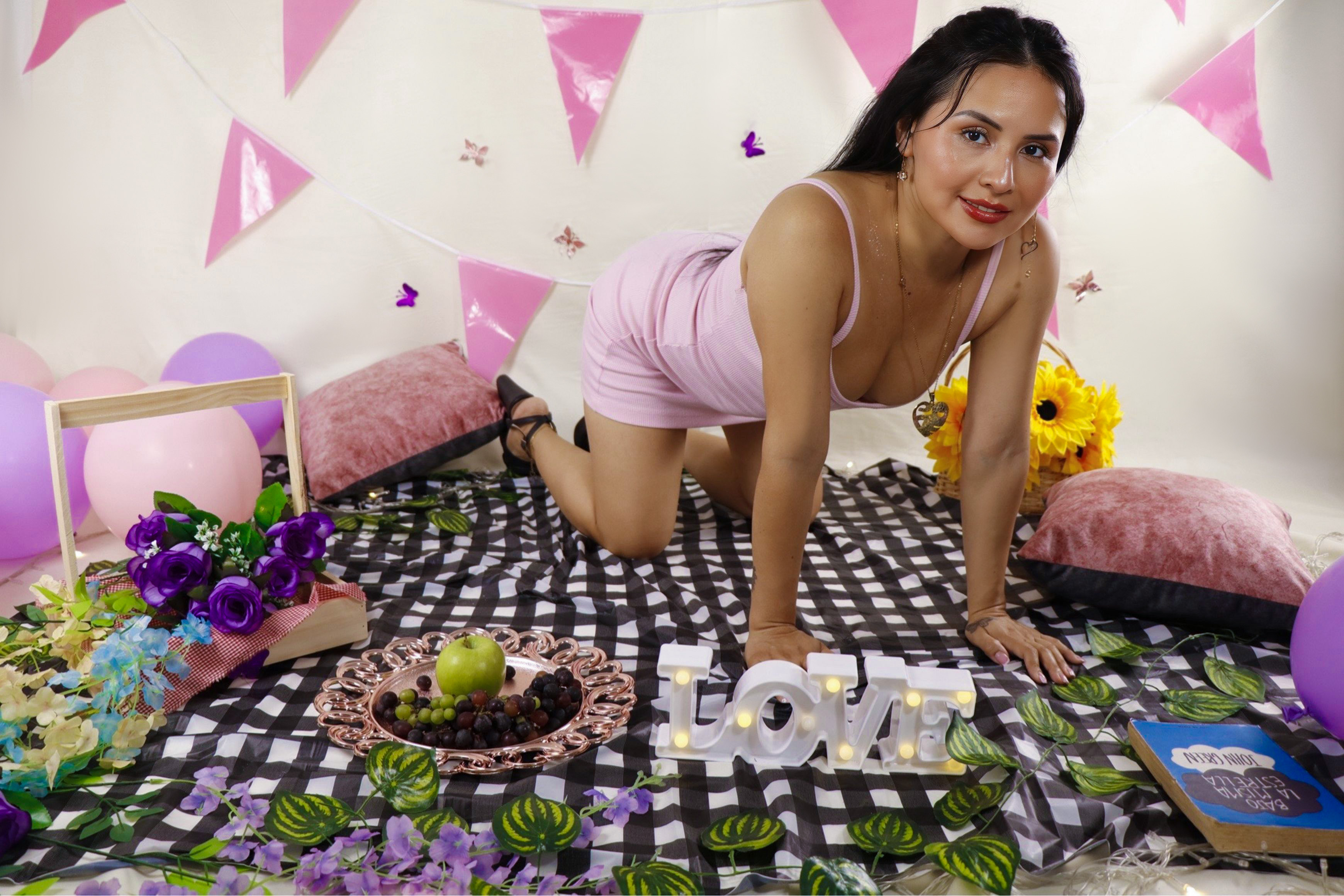 Live sex webcam photo for Antonellamilf #7308535