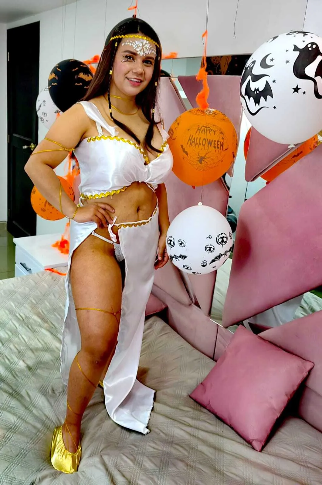 Live sex webcam photo for Miaaleon19 #7858859