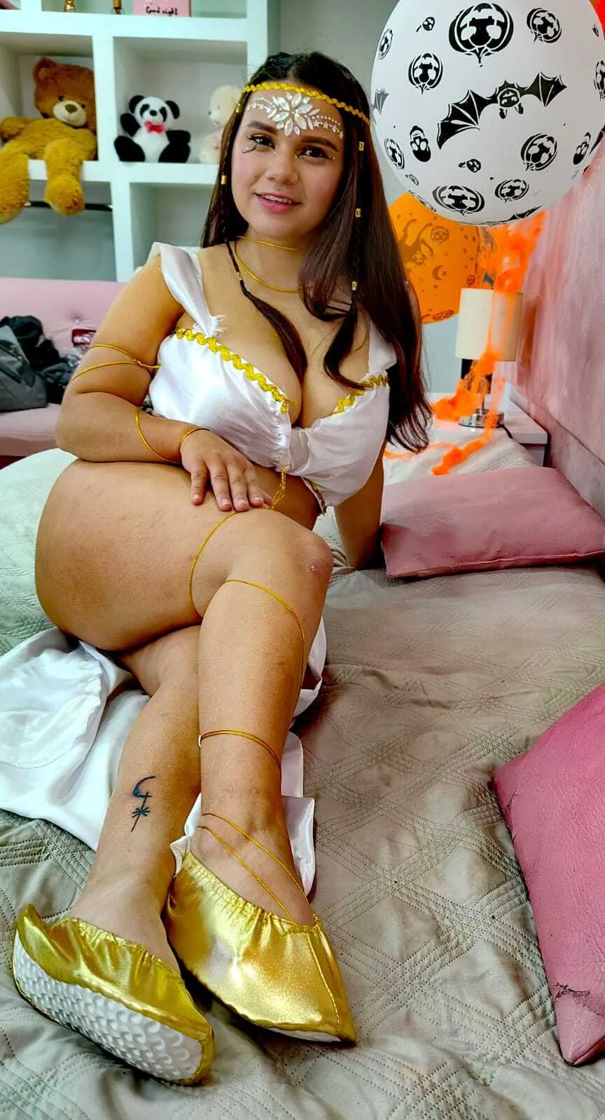 Live sex webcam photo for Miaaleon19 #7858906