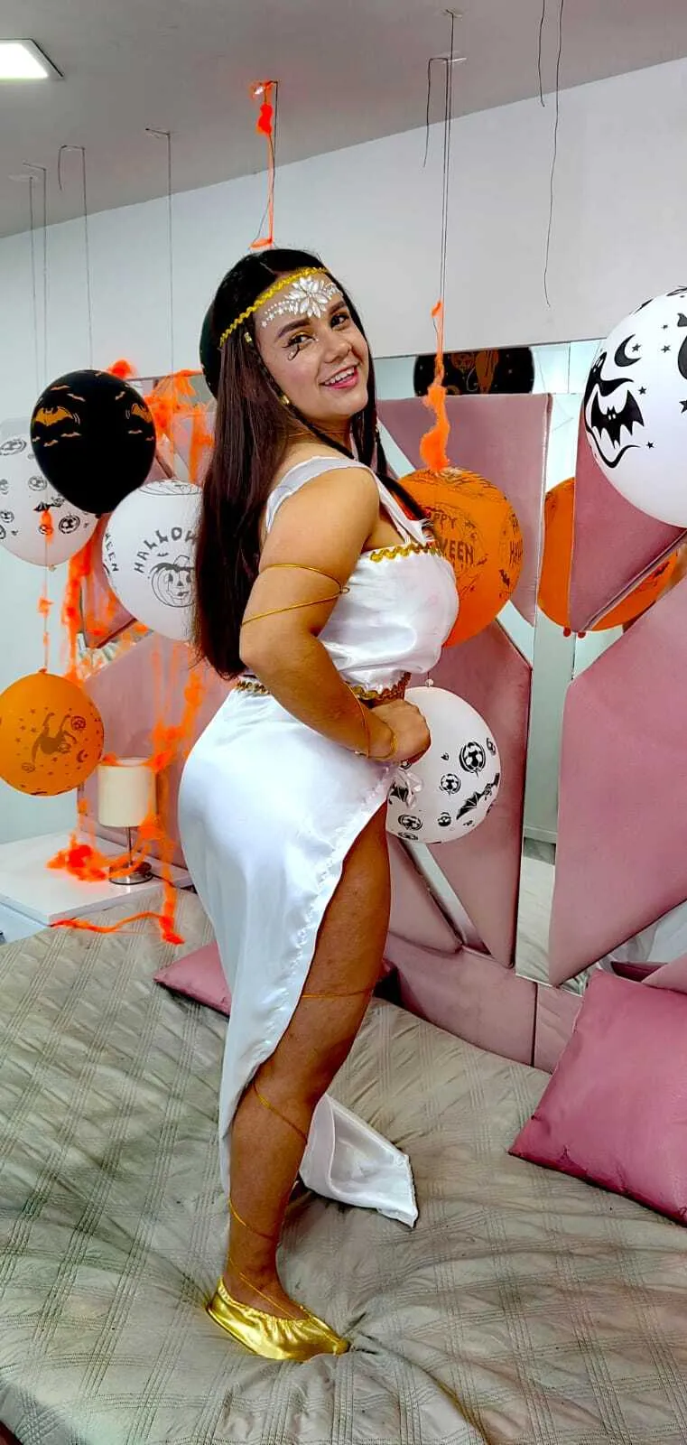 Live sex webcam photo for Miaaleon19 #7858860