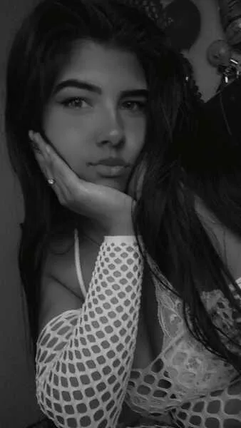 Live sex webcam photo for AndreinaBrown18 #6362971