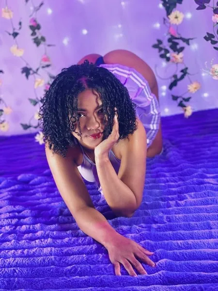 Live sex webcam photo for CandyBron #7055987