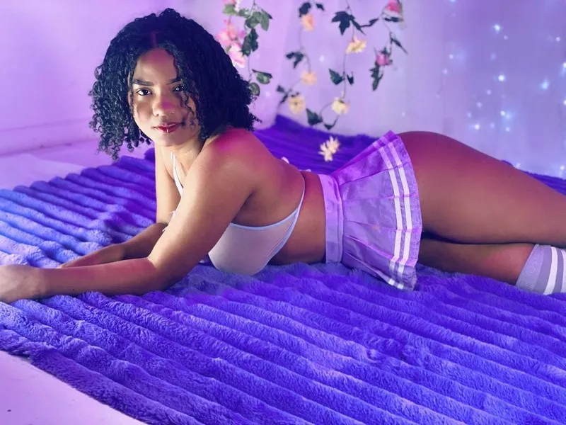 Live sex webcam photo for CandyBron #7055986