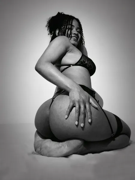 Live sex webcam photo for CandyBron #6056819