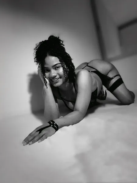 Live sex webcam photo for CandyBron #6056846