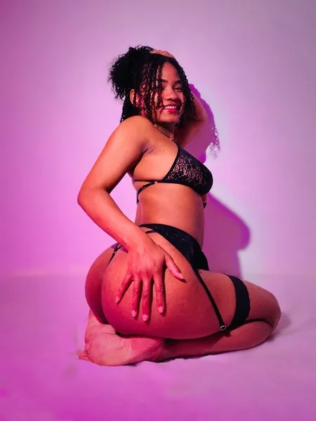 Live sex webcam photo for CandyBron #6056820