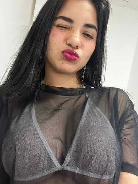 Live sex webcam photo for Alessiasweet19 #6553681