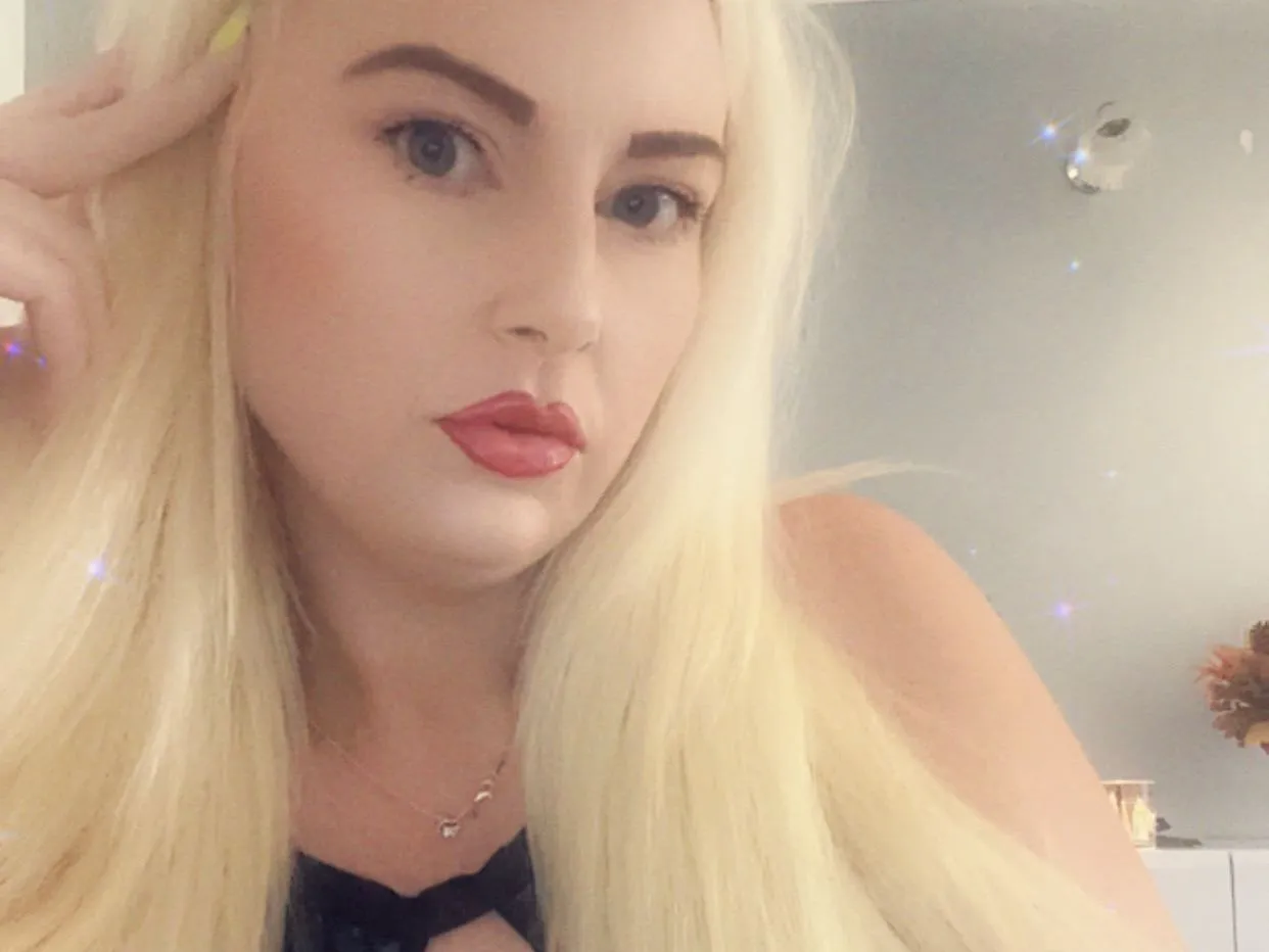 Live sex webcam photo for DixiGoddess #5843852