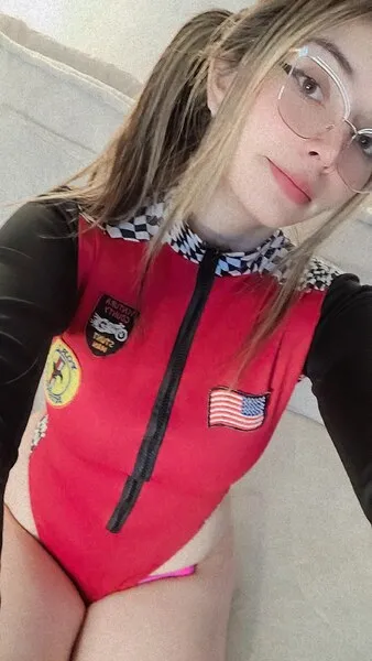 Live sex webcam photo for MiaCollinx #6132914