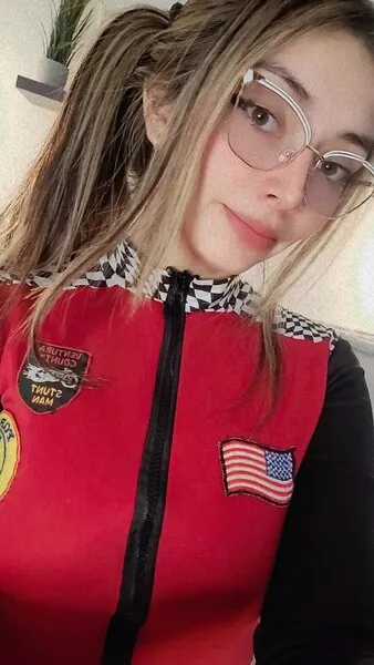 Live sex webcam photo for MiaCollinx #6132916