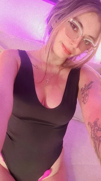 Live sex webcam photo for MiaCollinx #6132905