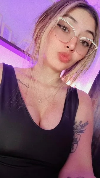 Live sex webcam photo for MiaCollinx #5860093