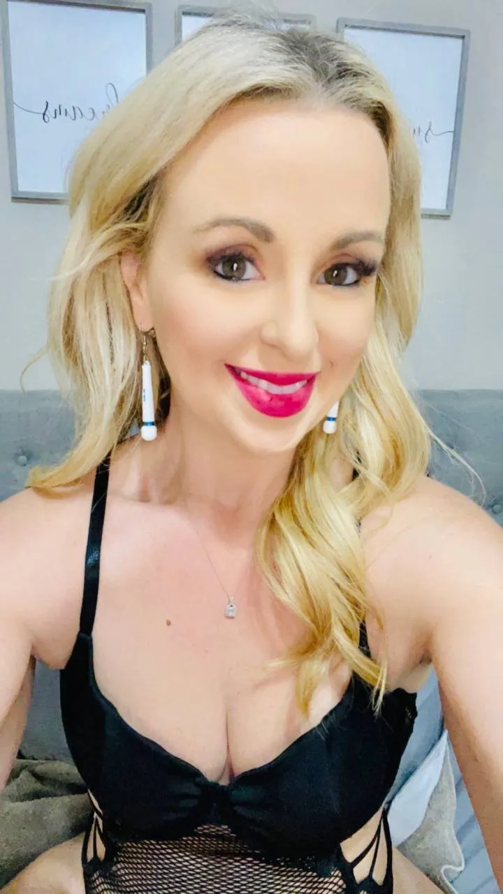 Live sex webcam photo for BootyandBrains #7337152