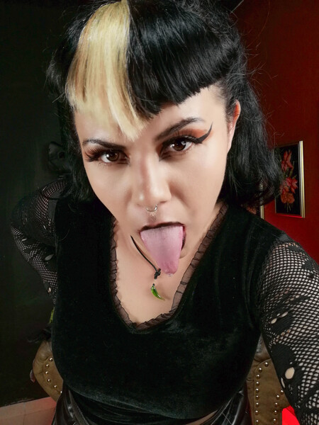 Live sex webcam photo for Marladom #6361610