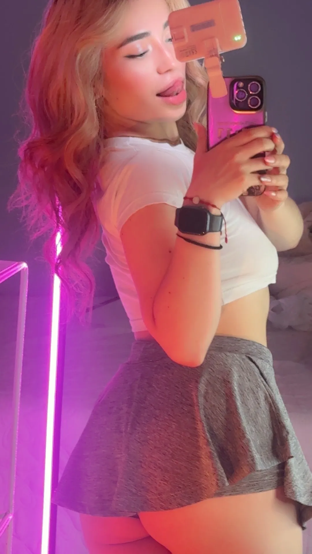 Live sex webcam photo for Alejamillan18 #8657026