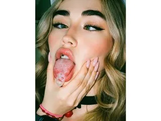 Live sex webcam photo for Alejamillan18 #8519090