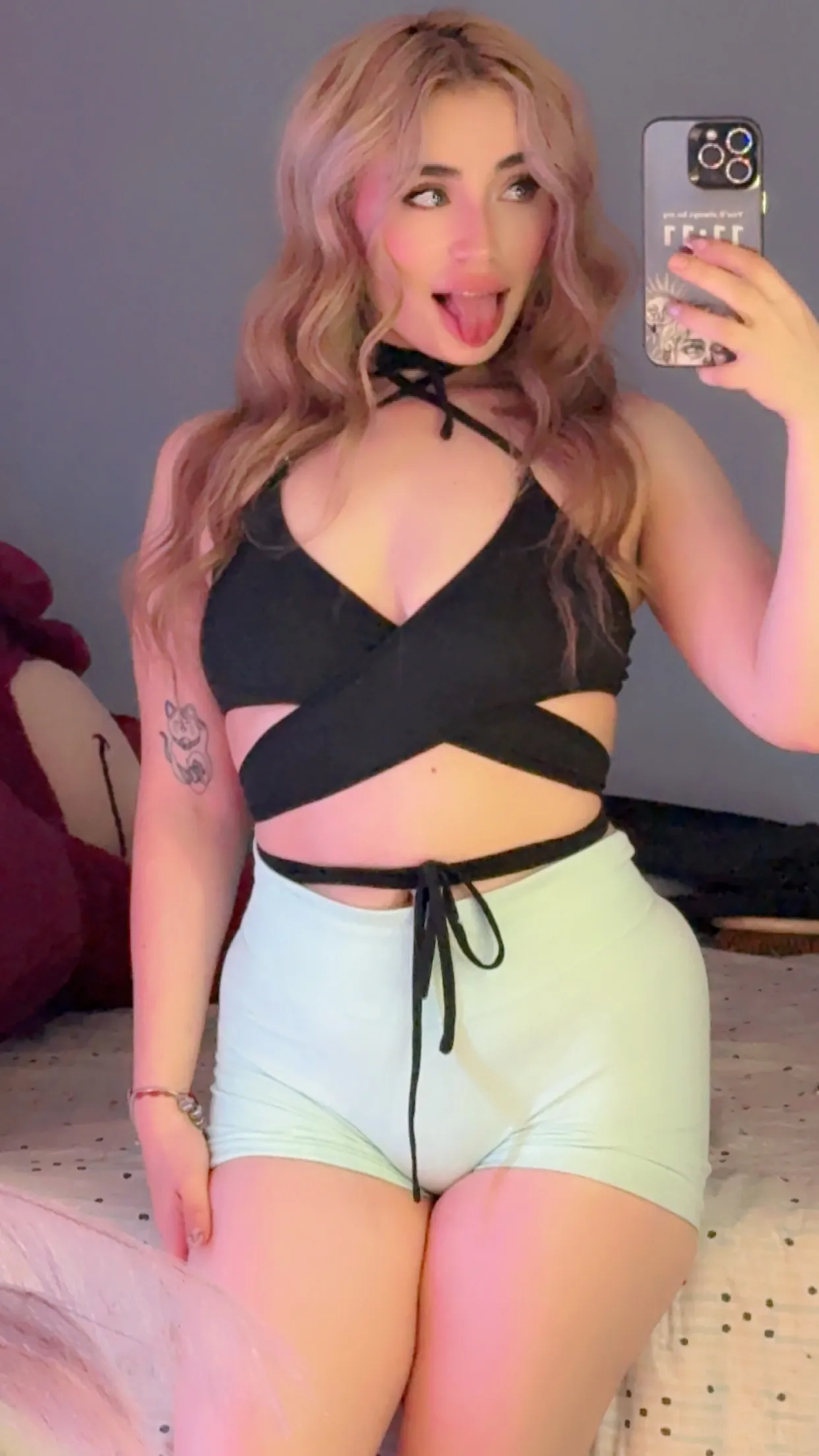 Live sex webcam photo for Alejamillan18 #8593989