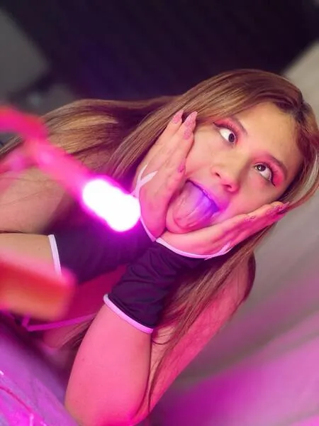Live sex webcam photo for MiaHarveey #6056183