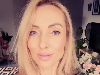 Live sex webcam photo for SexyEmila #8486875