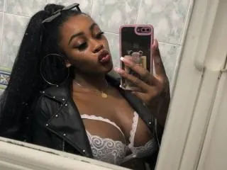 Live sex webcam photo for Emilythomsonl #5978632