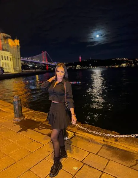 Live sex webcam photo for AlmaLuv #7894790