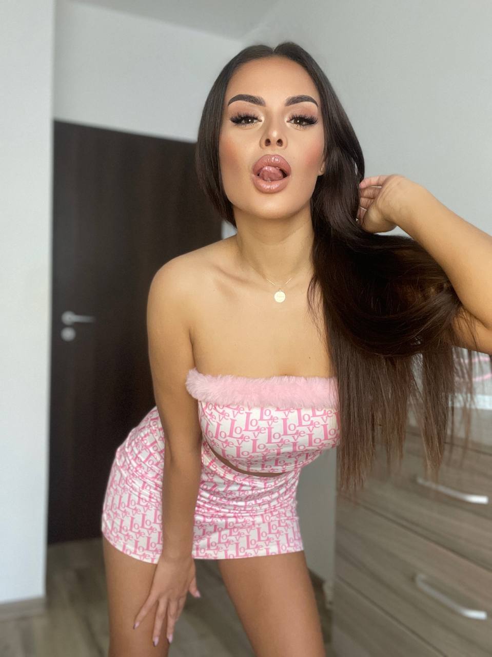 Live sex webcam photo for AlmaLuv #7894279