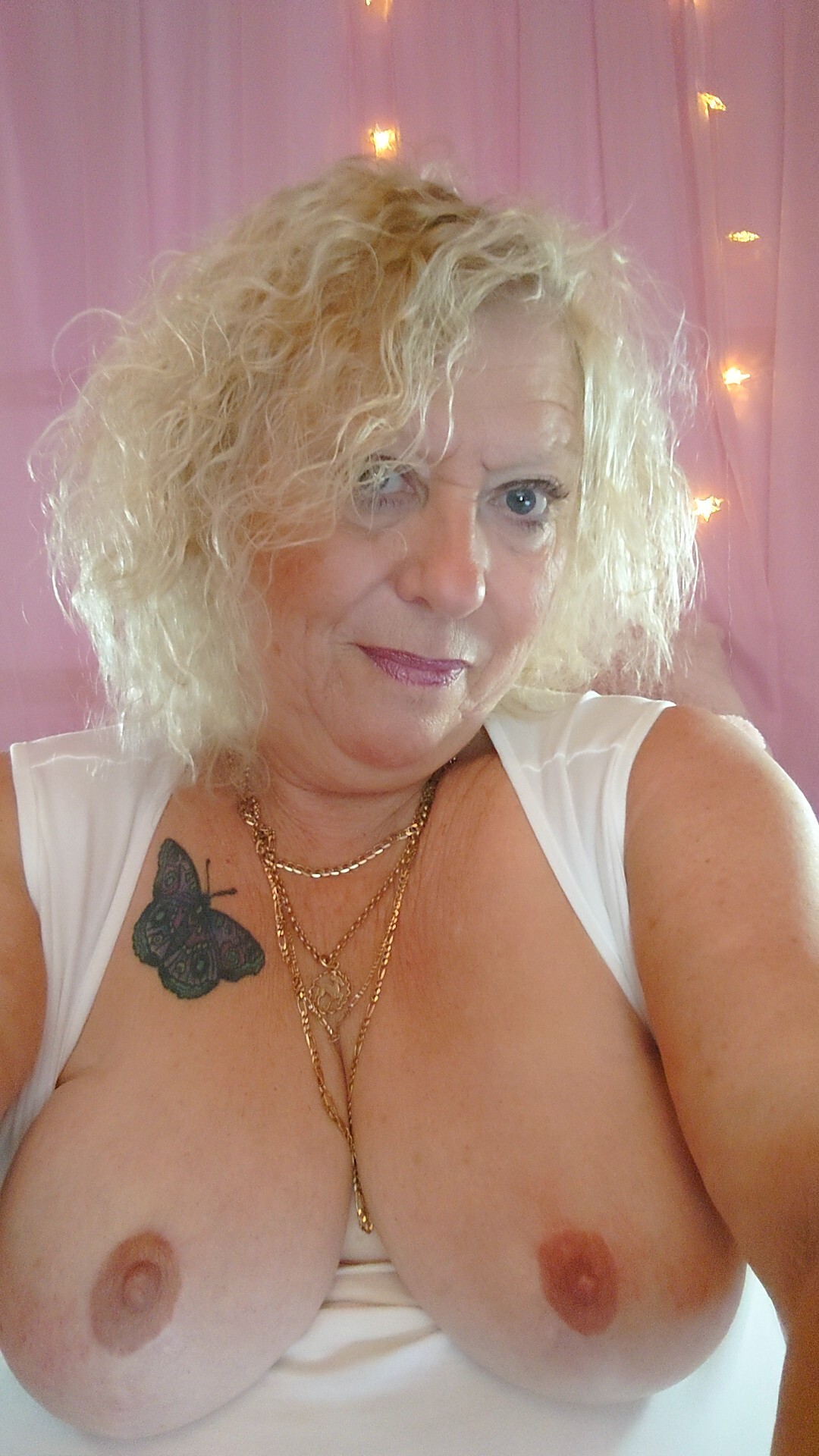 Live sex webcam photo for XoXMandyXoX #7104072