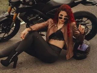 Live sex webcam photo for MirandaaFox #6296823