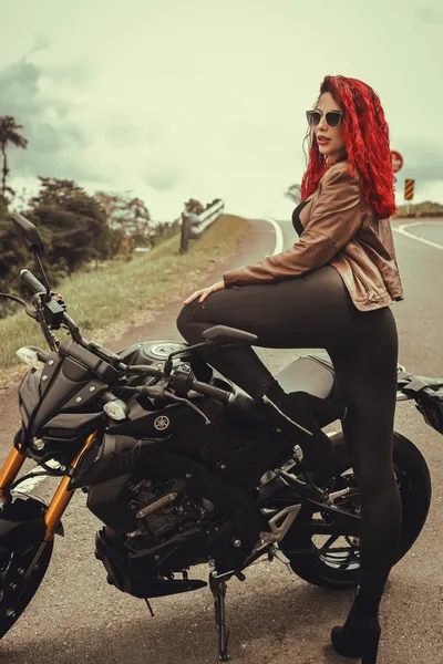 Live sex webcam photo for MirandaaFox #6246416